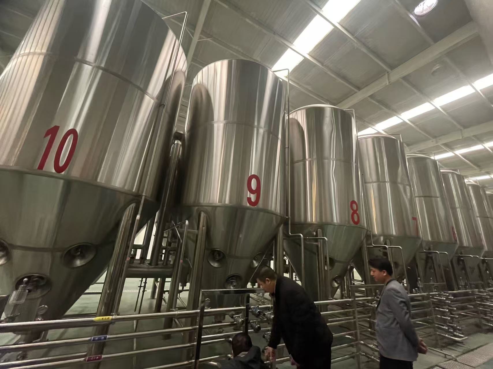 青州精酿啤酒设备厂—平面布置、设备设计、制造、调试、培训等一条龙服务